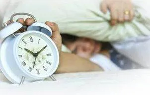 Cum ne afecteaza somnul trecerea la ora de iarna