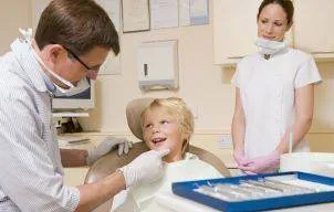 Cum invingem teama de dentist a copiilor