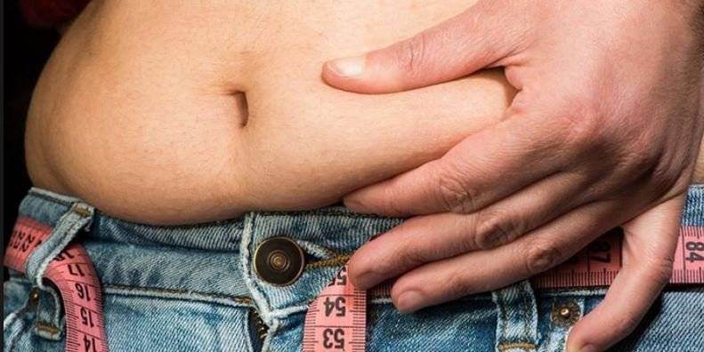 Aceasta bautura inainte de culcare te va ajuta sa scapi de grasimea de pe abdomen