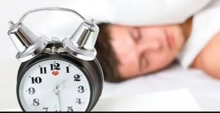 6 greseli de evitat la culcare ca sa nu te ingrasi