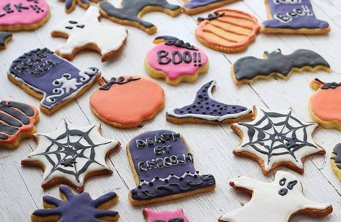 Biscuiti glasati pentru Halloween