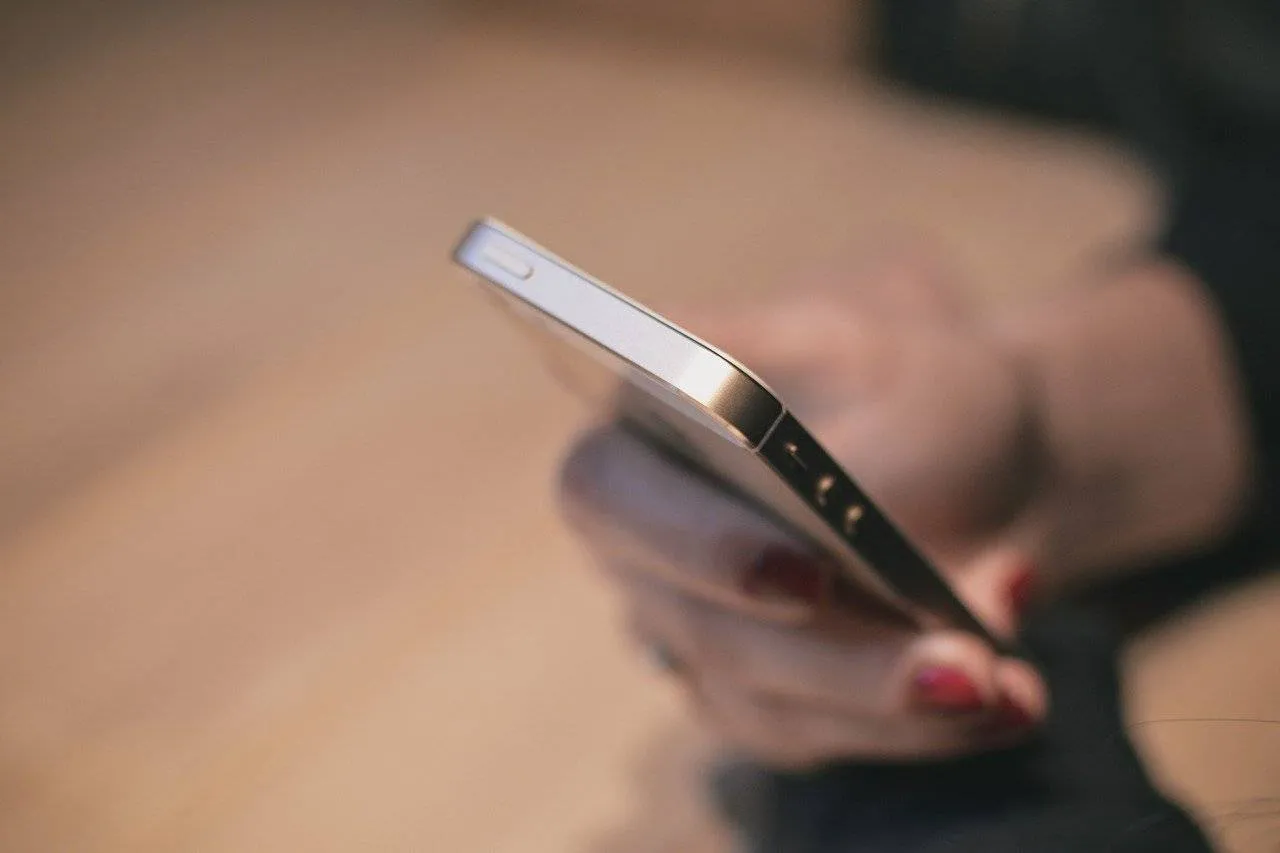 10 lucruri pe care sa nu le faci cu telefonul mobil