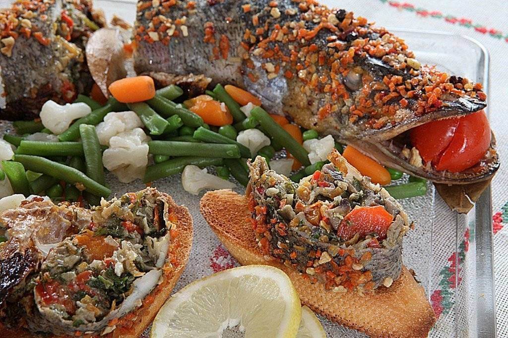 Stiuca umpluta cu legume in camasa de pesmet