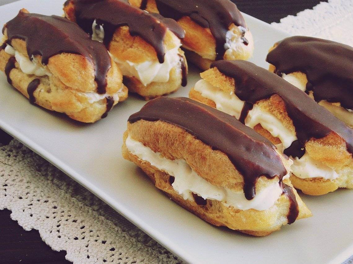 Retetele Tale: Eclere cu crema de vanilie