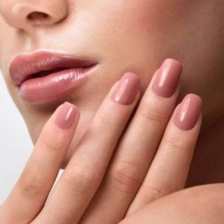 Atentie! Multe saloane de manichiura folosesc acest ingredient care cauzeaza cancerul