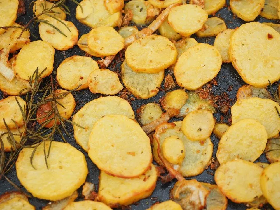 Cea mai buna reteta de cartofi noi la cuptor! Ingredientul secret pentru un plus de savoare