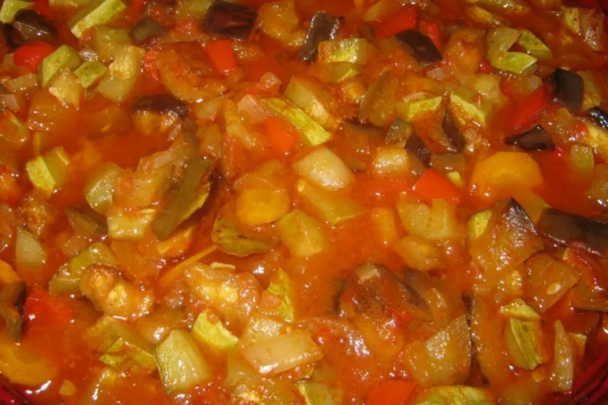 O reteta numai buna de vara! Cum gatesti ghiveci de legume la cuptor! E mai simplu decat crezi