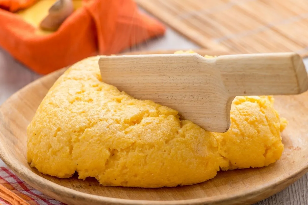 Dieta cu mamaliga. Mananci aproape tot ce vrei si topesti kilogramele in plus
