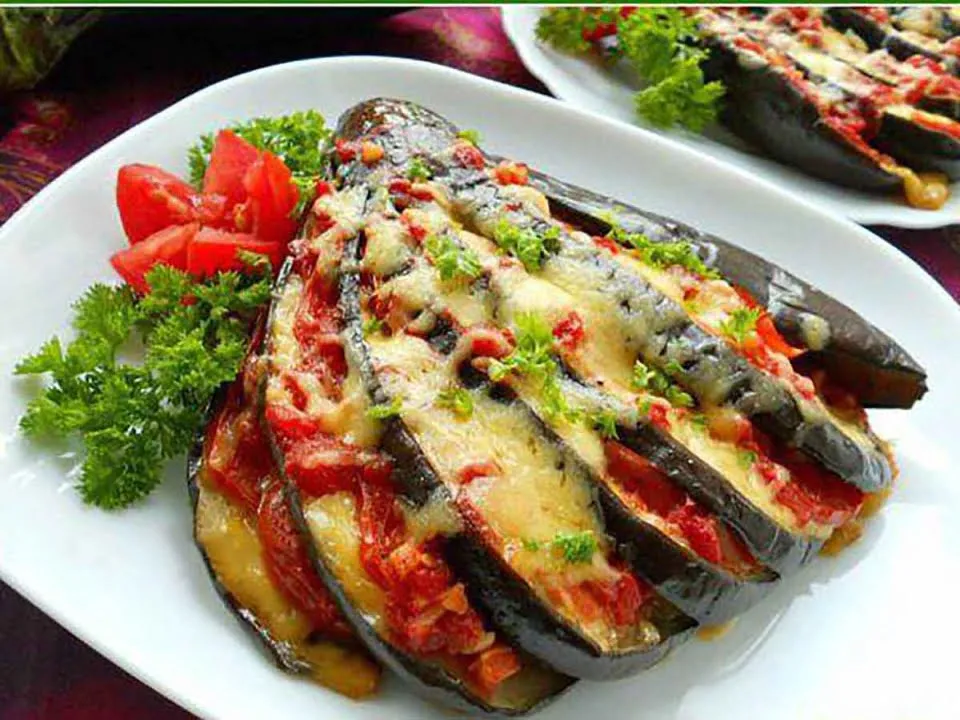Delicios si rapid de gatit! Vinete evantai, cu mozzarella si rosii