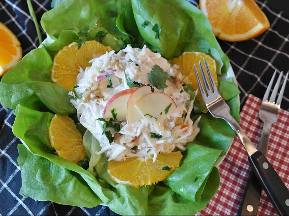 Salata de pui cu telina, un deliciu pe care trebuie sa-l incerci toamna asta