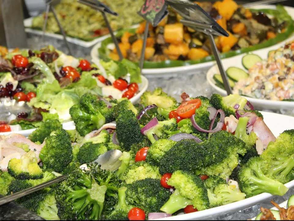 Cum sa gatesti salata de broccoli, un preparat sanatos si delicios