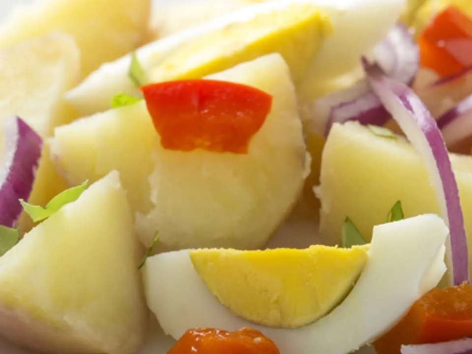 Cum gatesti salata bavareza fara maioneza! E un deliciu si se prepara super rapid