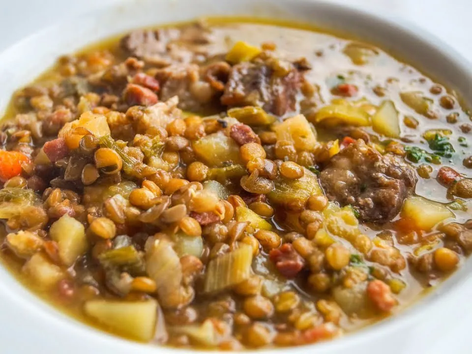 Trebuie sa incerci aceasta reteta macar o data-n viata! Supa de linte, un preparat delicios