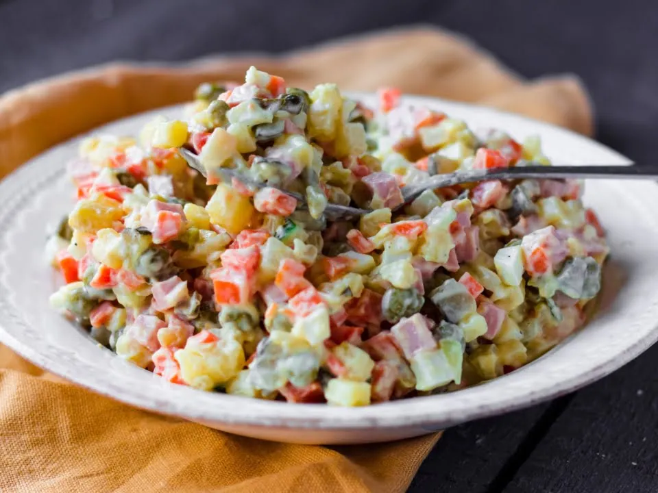 Pregateste-te de Craciun! Cum sa gatesti salata de boeuf ca la mama acasa