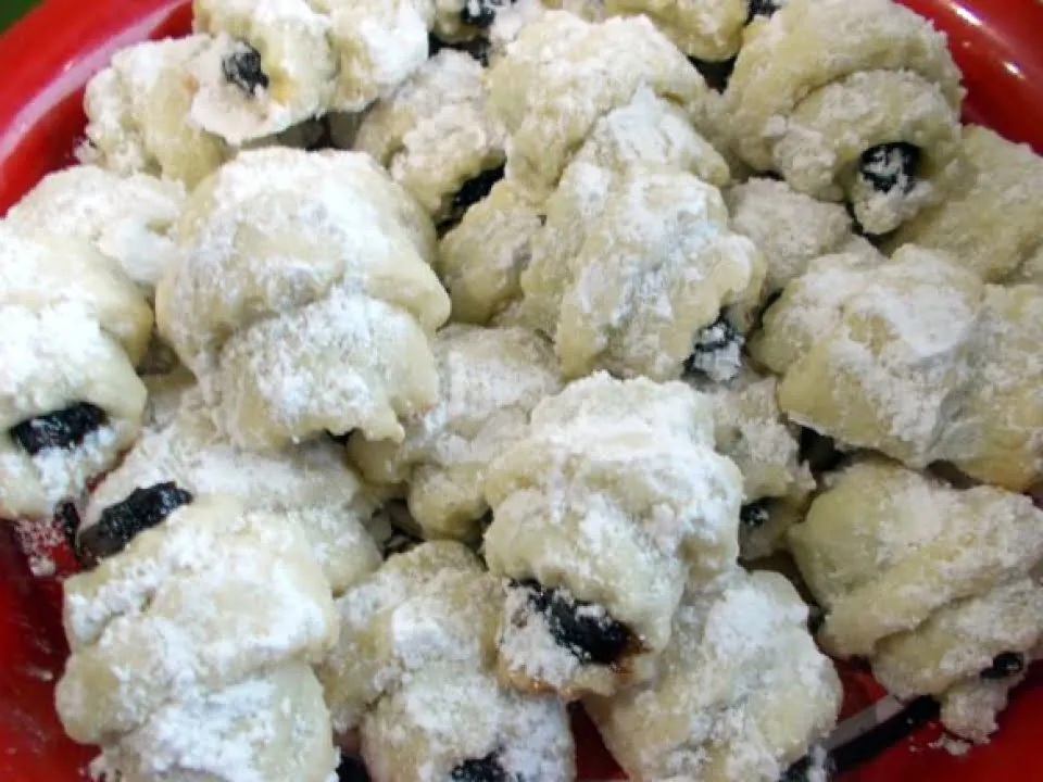 Reteta de cornulete fragede cu gem si nuca