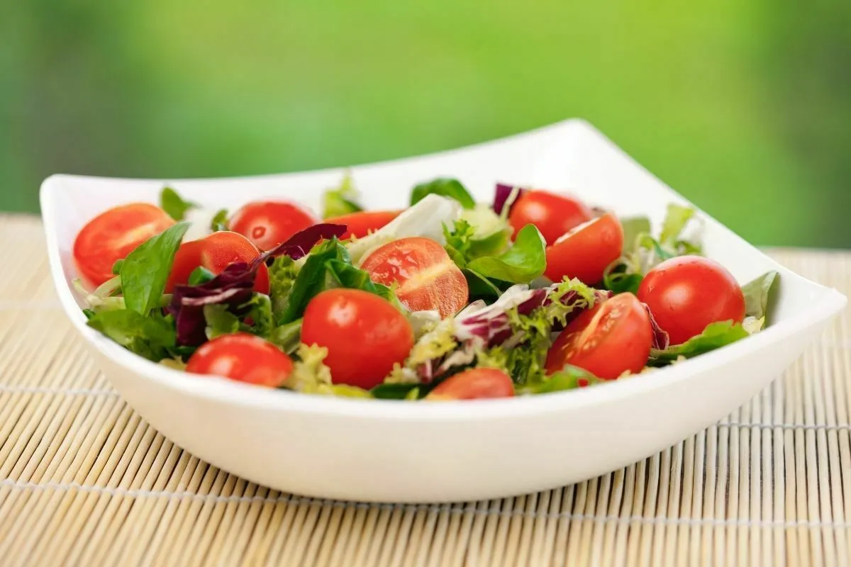 Cele mai bune retete de salata de rosii! Ai nevoie de doar cateva ingrediente si te vei bucura de o mancare delicioasa si saraca in calorii