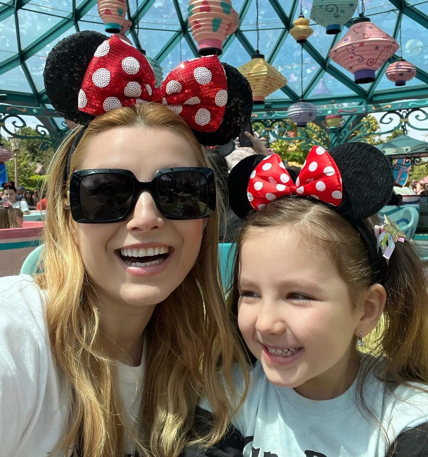 elena gheorghe cu fiica la disneyland paris