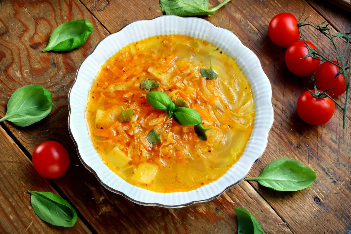 Dieta cu supă. Slăbești până la patru kilograme pe săptămână. Meniul pe zile