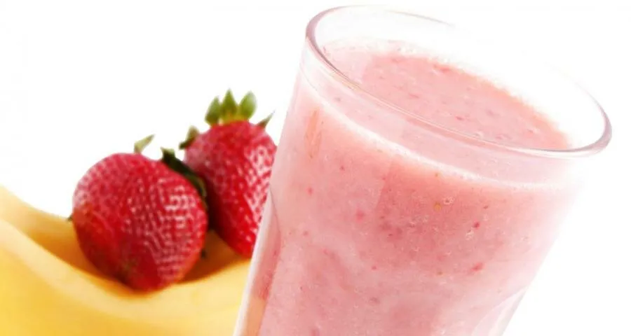 Suc raw de banane cu fructe de padure