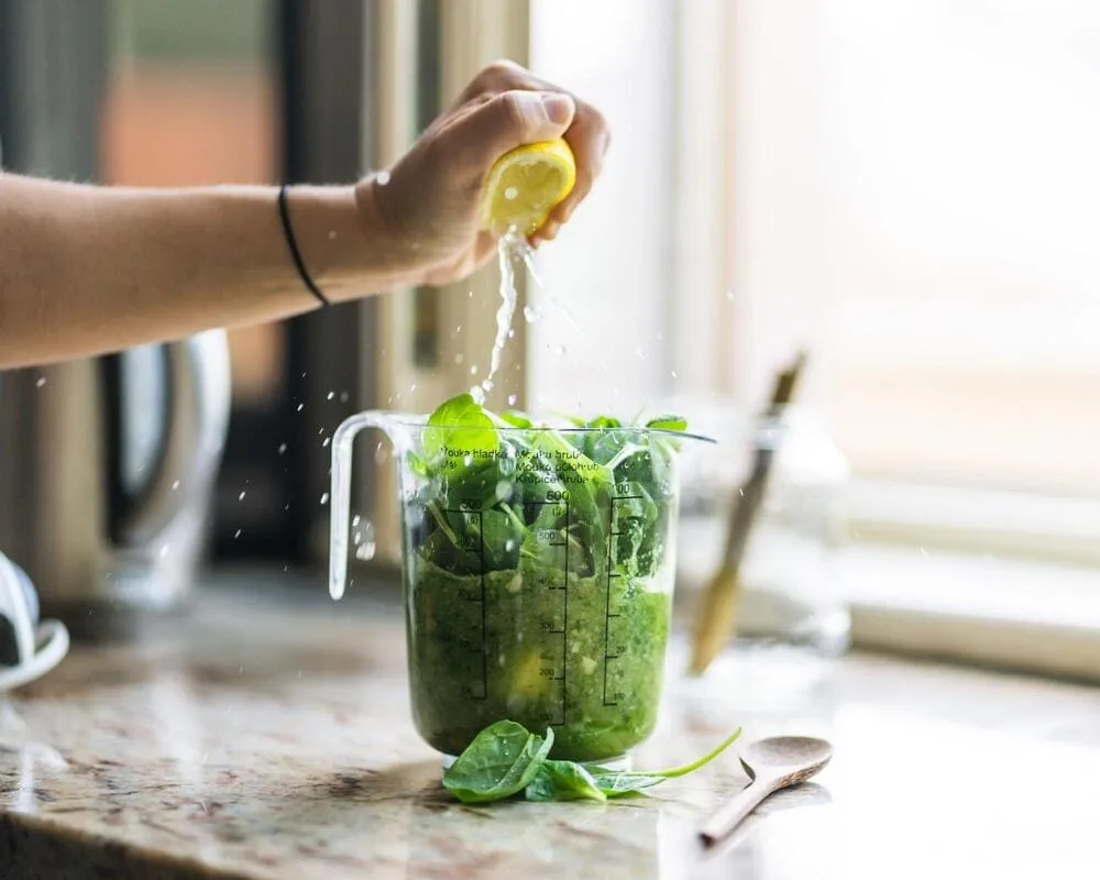Smoothie. Băuturi energizante cu fructe și legume