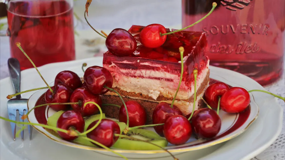 Tort cu mousse de visine
