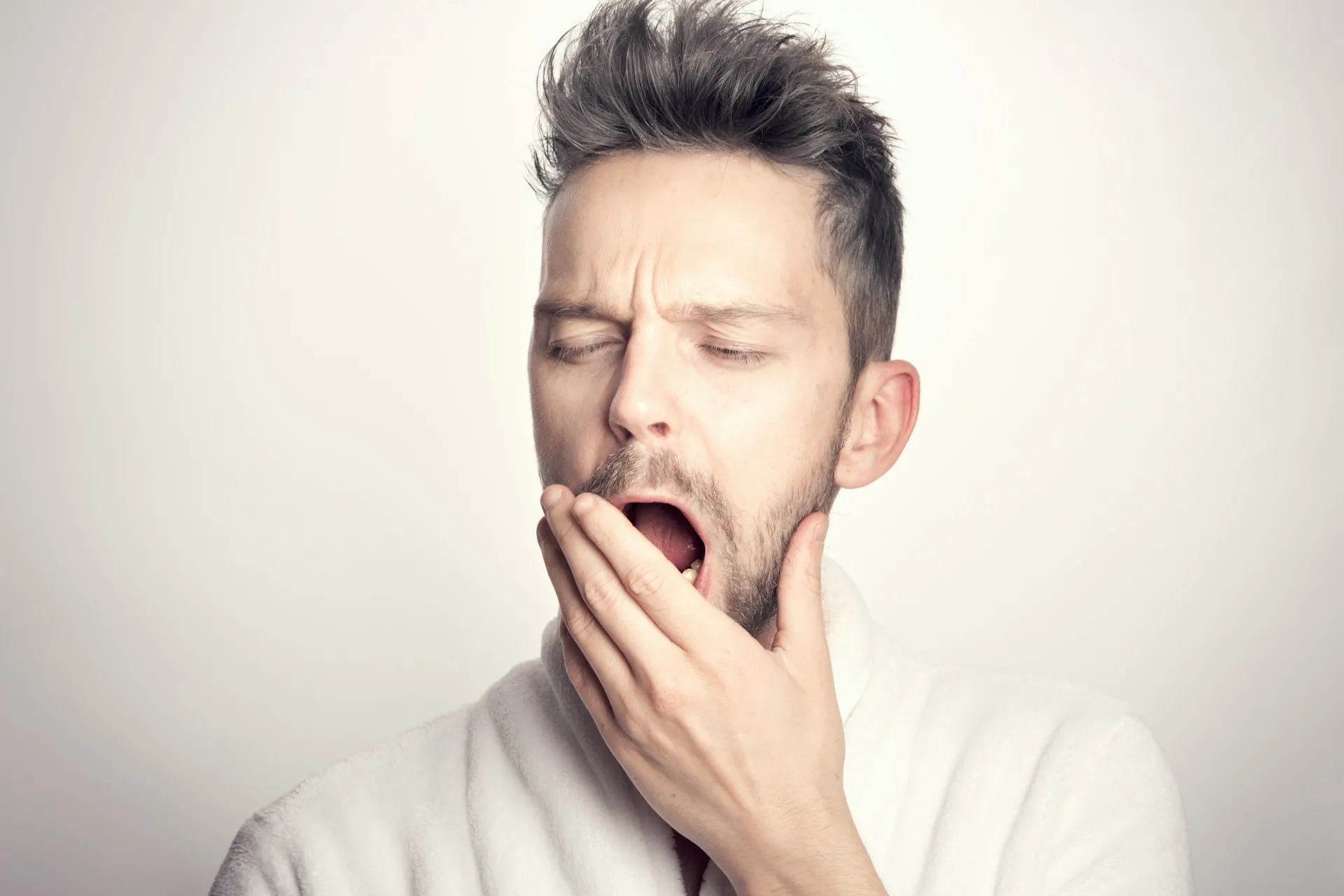5 alimente care îți influențează negativ somnul