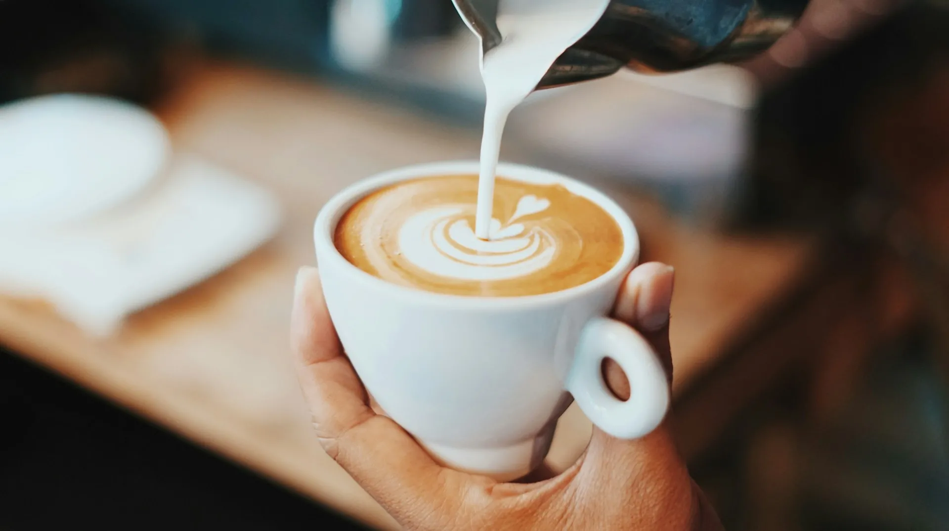 Ingredientul surprinzător pe care trebuie să-l adaugi în cafea pentru un gust savuros. Are beneficii neașteptate pentru sănătate