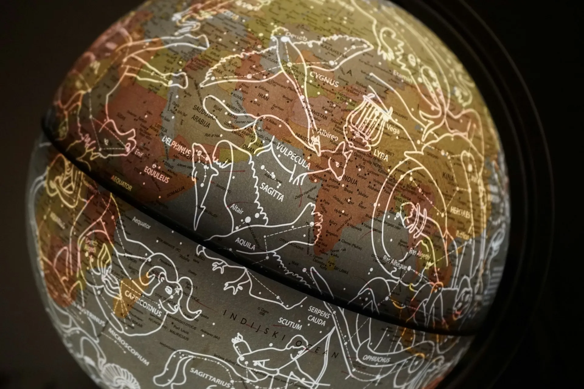 3 zodii care iau decizii mari în august, dar fac sacrificii dureroase!
