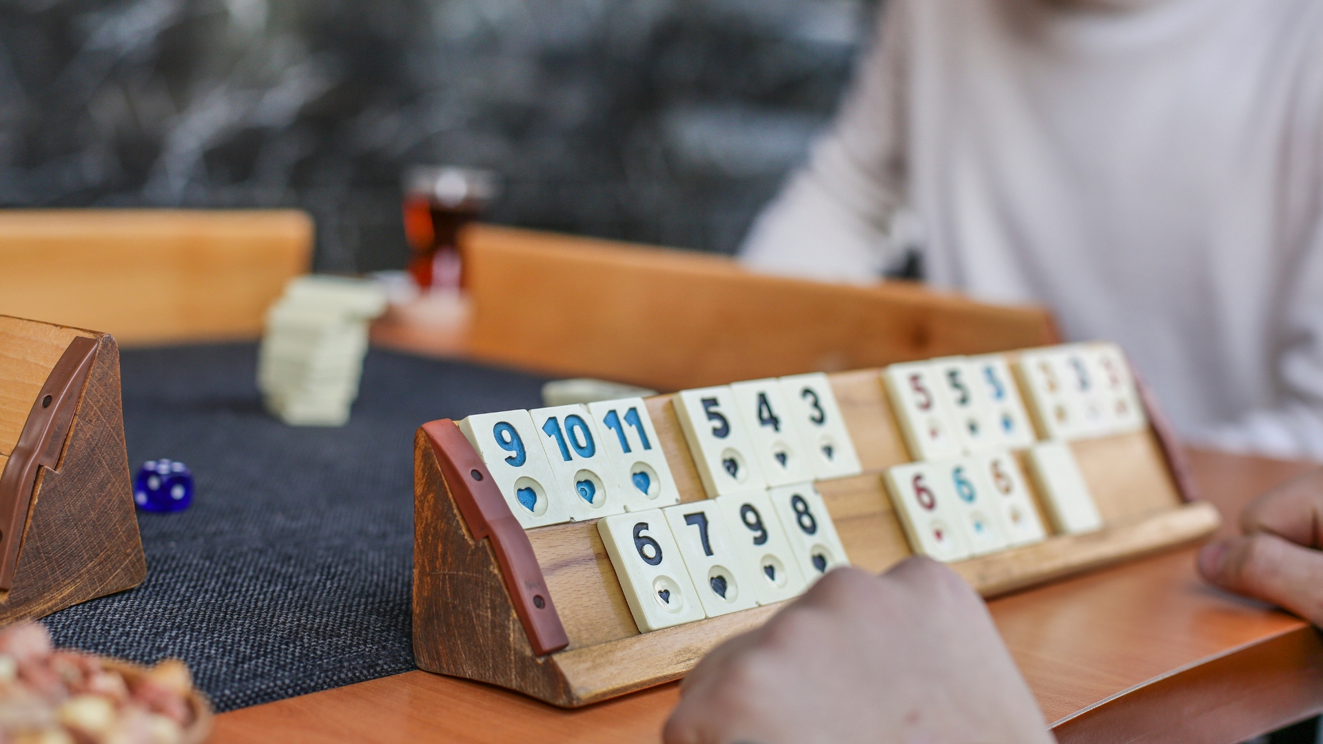 Jocul de rummy pe etalate, pentru serile de neuitat în familie