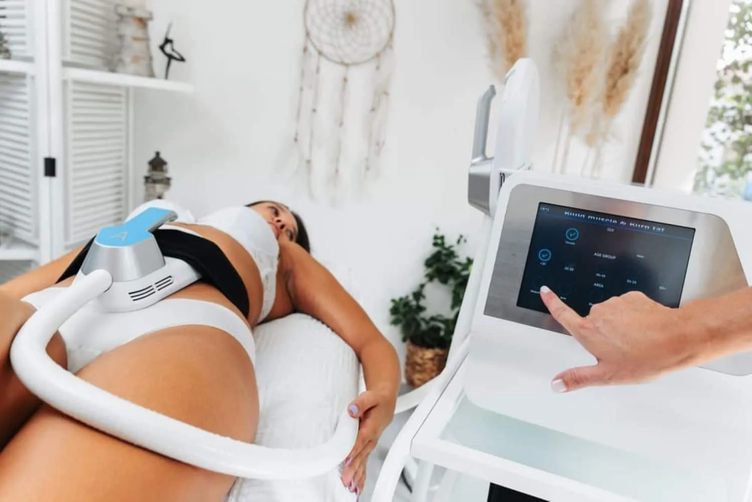 Top 7 echipamente pentru îmbunătățirea esteticii corporale: ce să alegi pentru salonul tău?