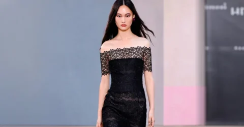Eiza González a uimit într-o rochie Carolina Herrera din colecția toamnă 2026