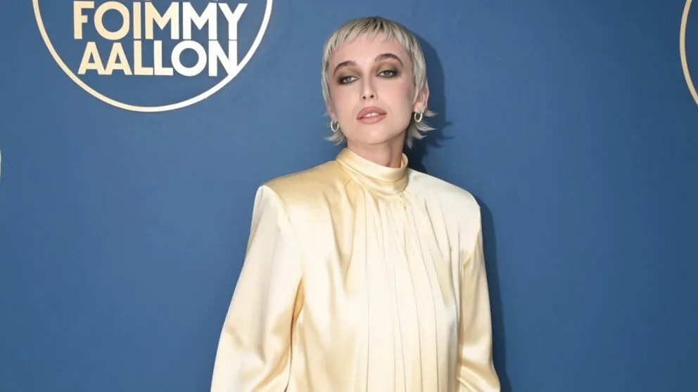 Emma Chamberlain, 24 de ani, renunță la pixie pentru un baby mullet îndrăzneț