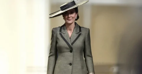 Kate Middleton readuce în prim-plan imprimeul Prințului de Wales la Canterbury