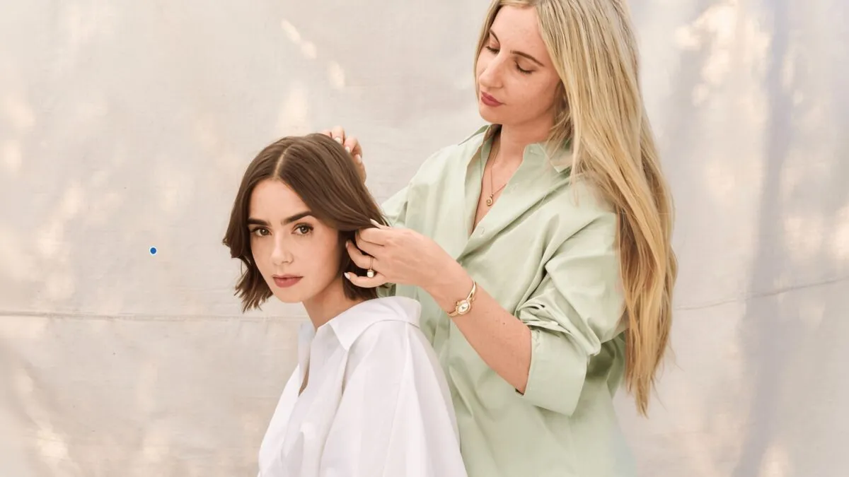 Lily Collins dezvăluie secretul tunsorii sale după o prietenie de 15 ani