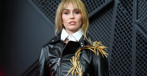 Miley Cyrus aniversează 20 de ani de Hannah Montana cu un nou look blond