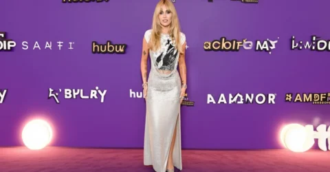 Miley Cyrus poartă pantofi de 895 de dolari la premiera specialului Hannah Montana
