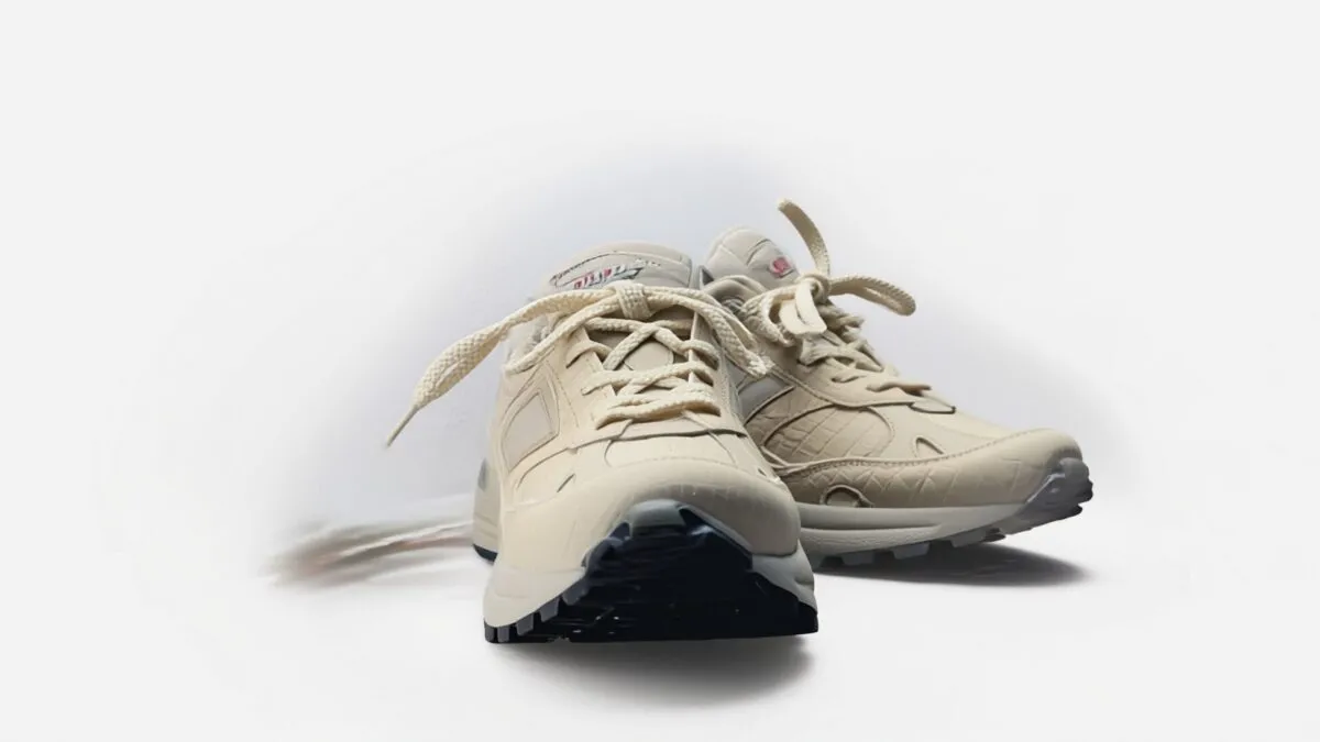 New Balance 991v1 vine cu textură de crocodil și un preț de 270 de dolari