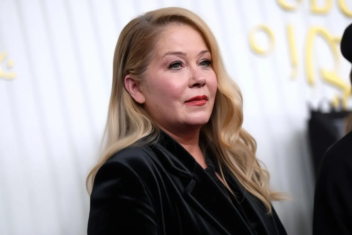 Christina Applegate – anorexie de la 15 ani și cum l-a părăsit pe Brad Pitt pentru un alt star