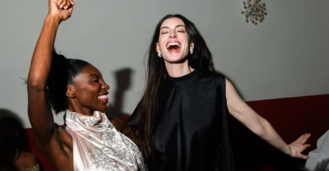 Anne Hathaway a performat pentru 400 de fani in noul ei film Mother Mary