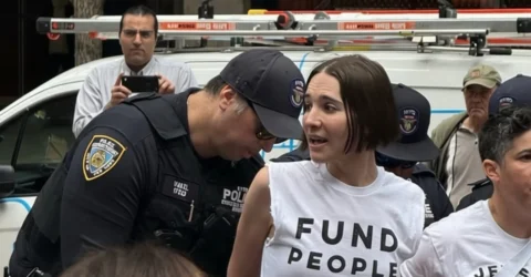 Actrița Hari Nef, arestată la un protest anti-război de 450 de milioane de dolari