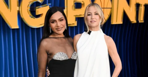 Kate Hudson si Mindy Kaling, duel stilistic la premiera serialului lor de pe Netflix