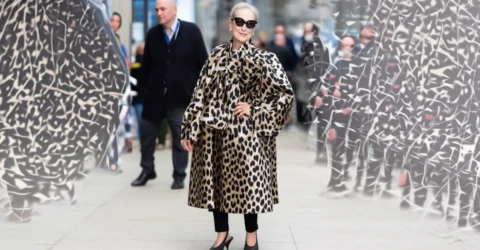 Meryl Streep poartă pantofi de 995 de dolari dar are o reacție epică la o pereche de Crocs