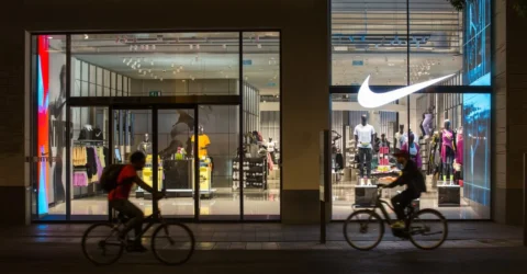 Un analist avertizeaza Nike vanzarile de fashion au depasit 50% si erodeaza brandul
