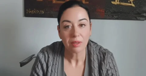 Oana Roman, revoltată în aeroport – toți angajații sunt încruntați și prost dispuși