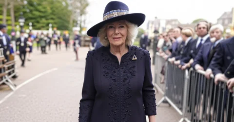 Regina Camilla a purtat Dior la slujba unde Regele Charles a premiat 154 de persoane