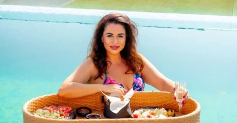 Oana Roman a împlinit 50 de ani și a plecat în Egipt cu fiica ei