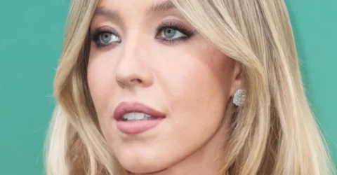 Sydney Sweeney, criticată pentru o rochie transparentă. Actrița a purtat-o fără sutien.