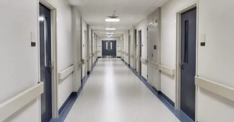 Guvernul condiționează angajările din spitale