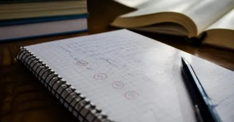 7 medii de 10 la nivel național după Evaluarea Națională. Cum îți refaci realist lista pentru admitere