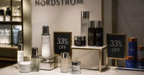 Nordstrom Anniversary Sale 2026 a început cu reduceri de până la 40%